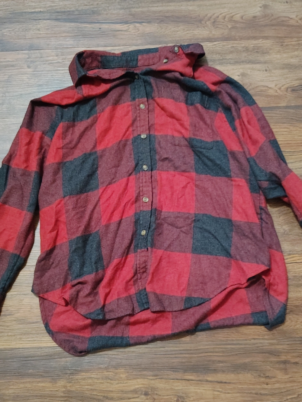 American Eagle Outfitters Red and Black Buffalo Plaid Button-Down Shirt